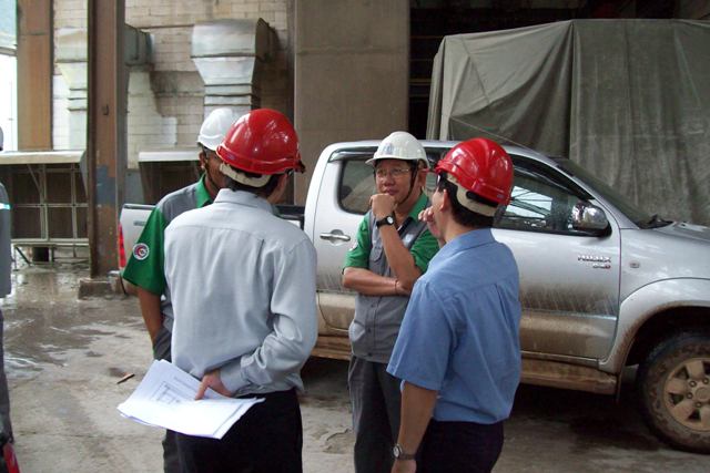 site management, workers, meeting